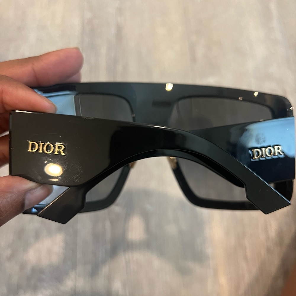 Worn once. Has a small scratch that’s pictured on the frame